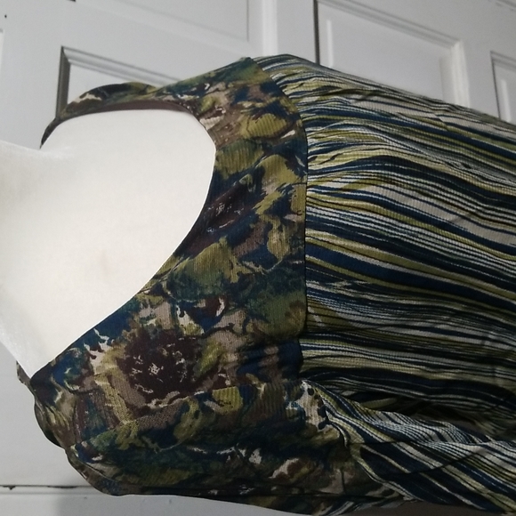 Axcess brand top. - Picture 3 of 9